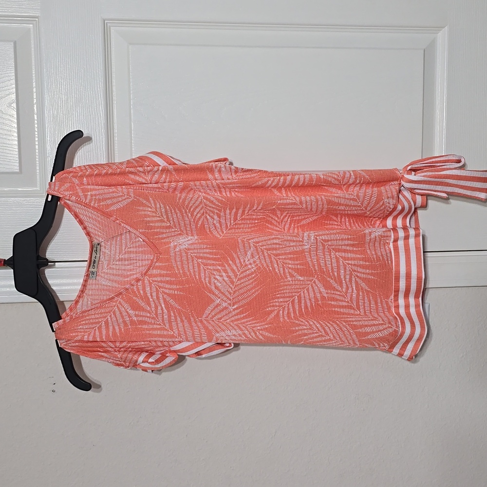 NWT All in Love womens sleeveless top with tie at bottom size M